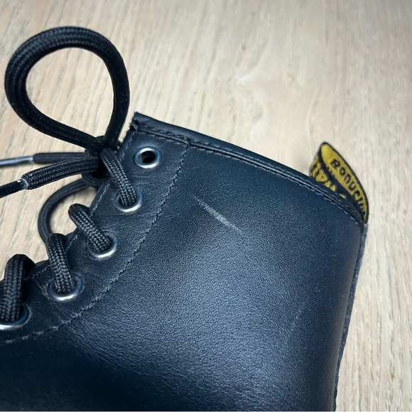 Dr. Martens 1460 Women’s Smooth Leather Lace Up Boots Black 8 Eye Size 6 - Picture 11 of 14
